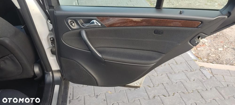 Mercedes-Benz Klasa C 220 CDI Automatik Elegance - 24