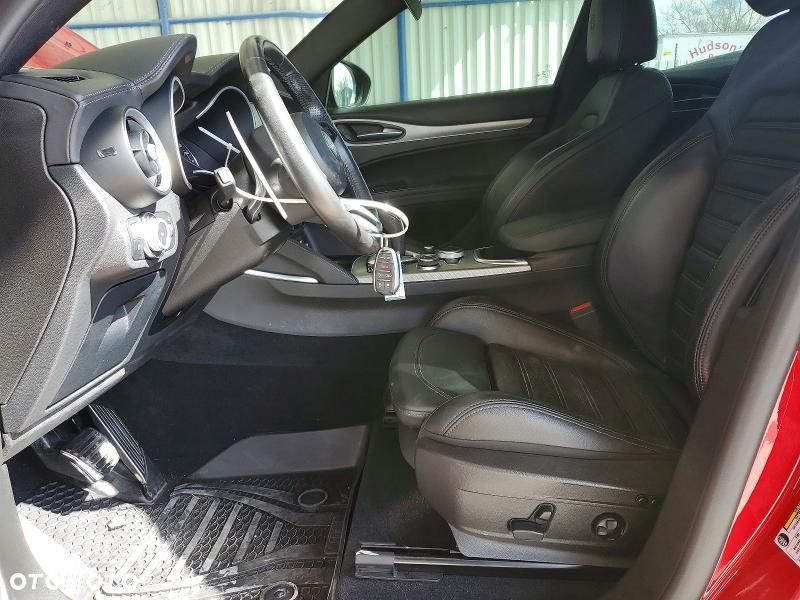 Alfa Romeo Stelvio - 11