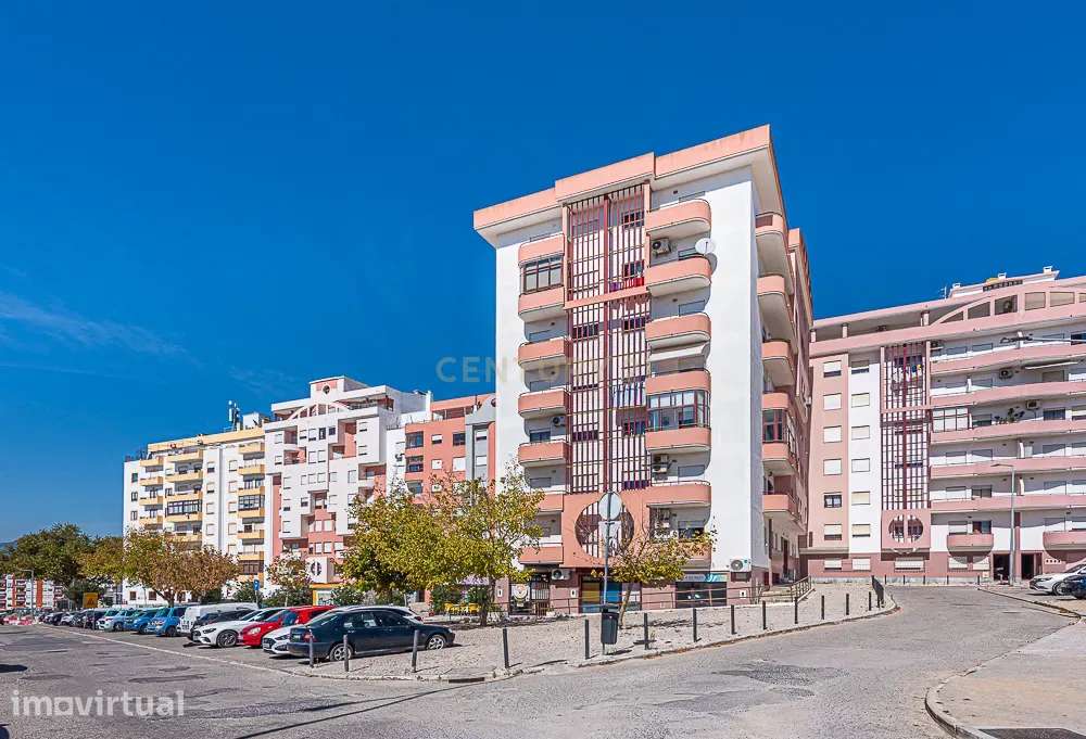 Apartamento T3 nos Quatro Caminhos