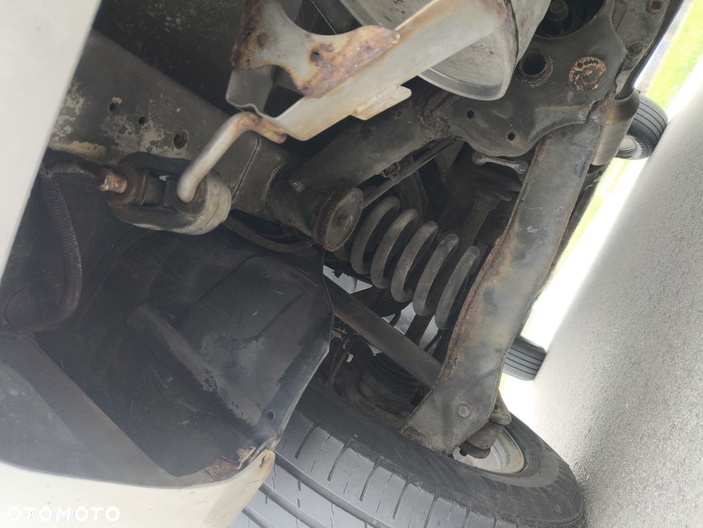 Suzuki Grand Vitara 2.0 Comfort + - 33