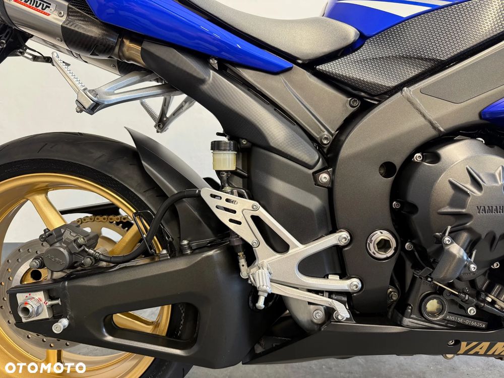 Yamaha R1 - 33