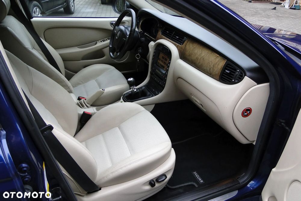 Jaguar X-Type 3.0 V6 4x4 Executive - 18
