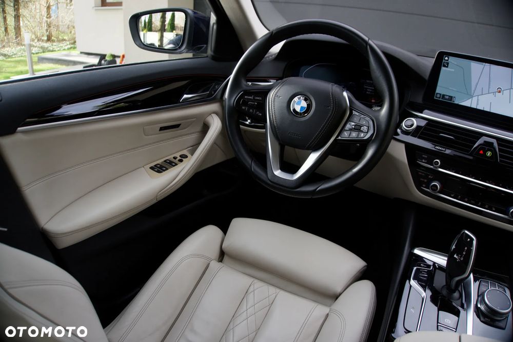 BMW Seria 5 520d xDrive - 17