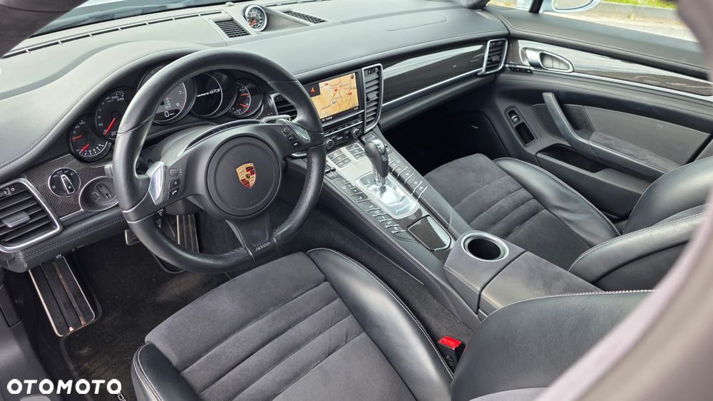 Porsche Panamera GTS PDK - 10