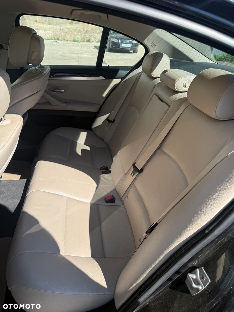 BMW Seria 5 535i Sport-Aut Modern Line - 12