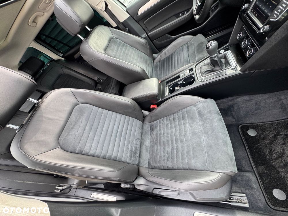 Volkswagen Passat Variant 2.0 TDI (BlueMotion Technology) Highline - 15