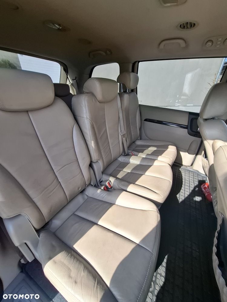 Kia Carnival - 6