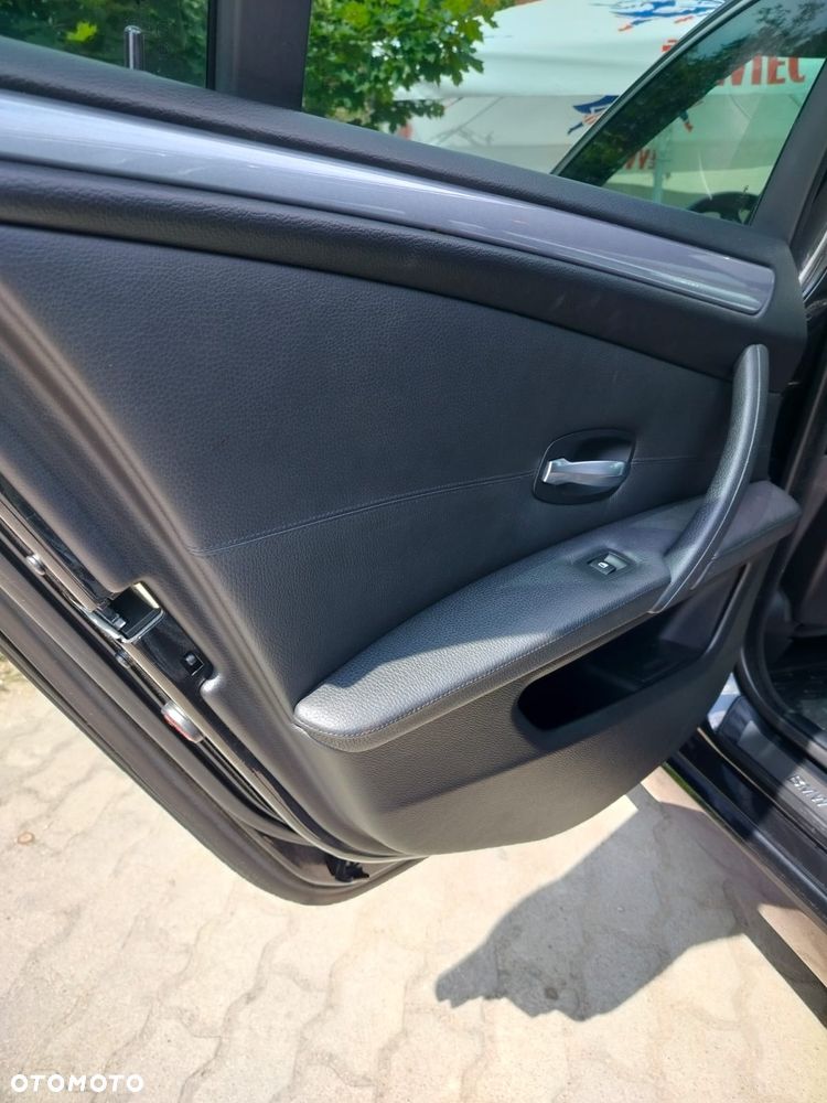BMW Seria 5 525d - 16