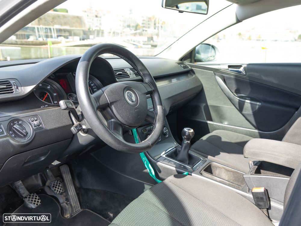 VW Passat 2.0 TDI Confortline - 13