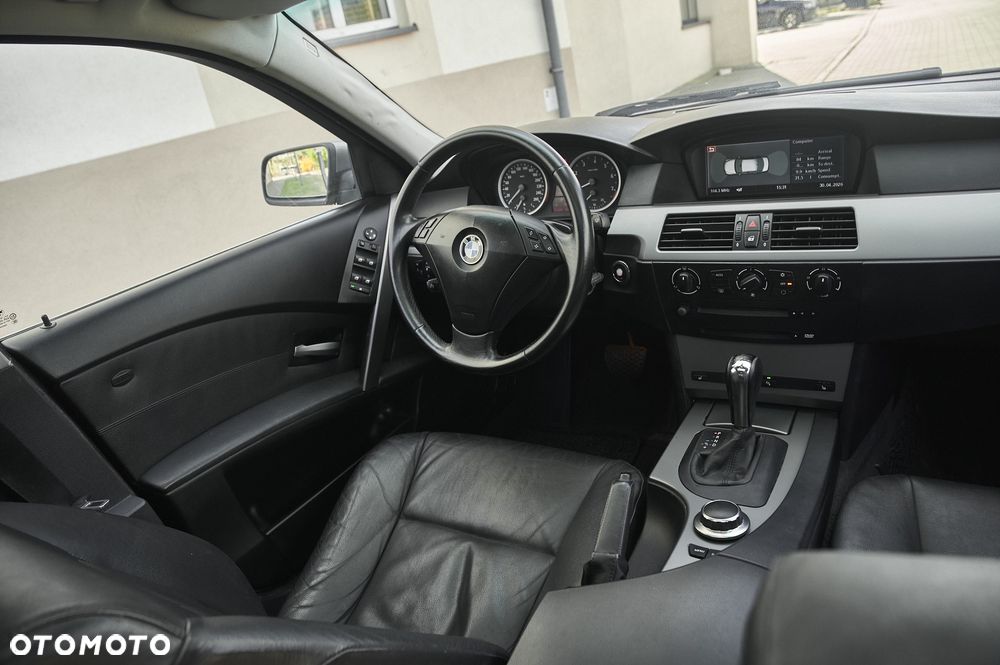 BMW Seria 5 525i - 31