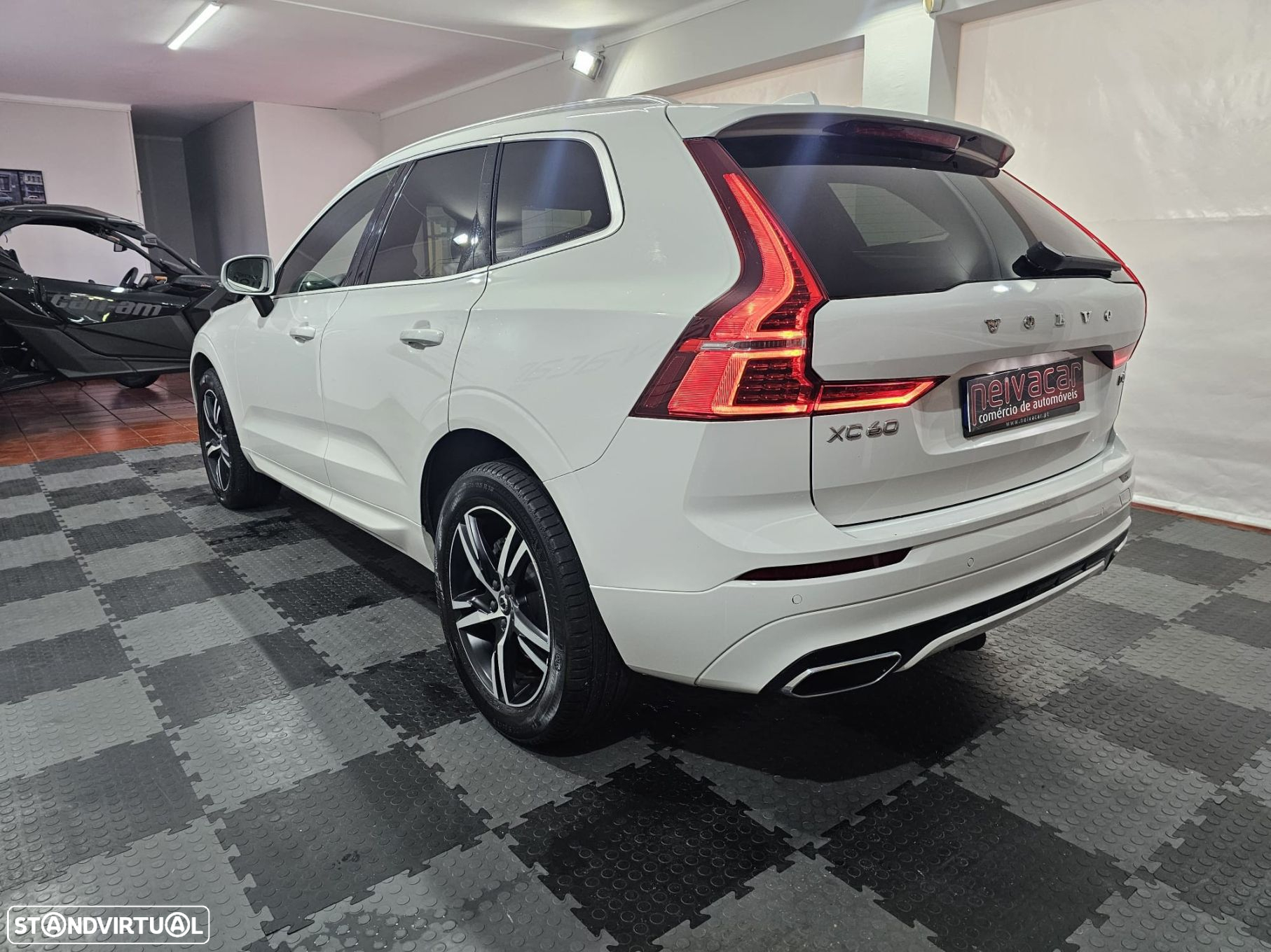 Volvo XC 60 2.0 D4 R-Design Geartronic - 4