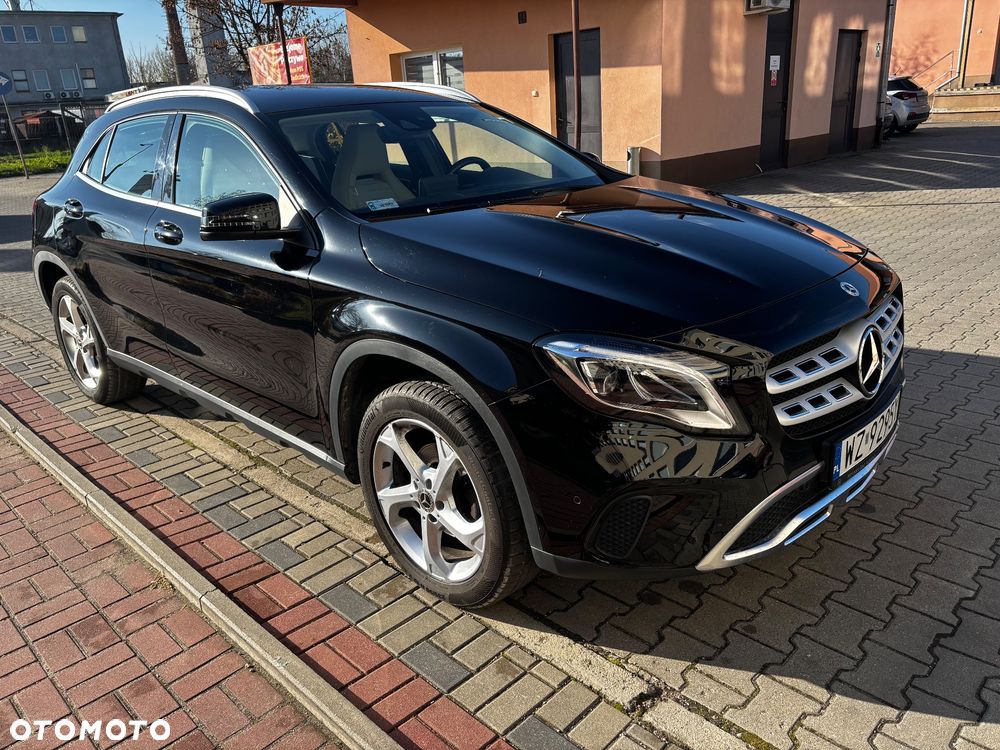 Mercedes-Benz GLA 200 7G-DCT - 15