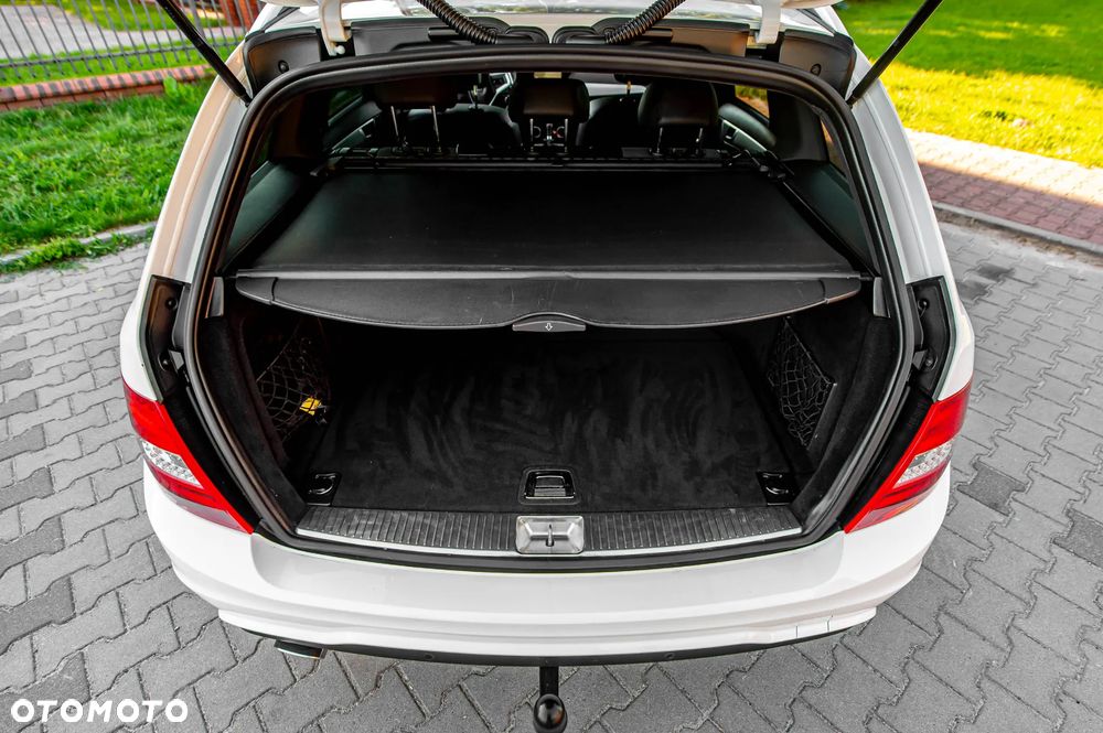 Mercedes-Benz Klasa C 250 CDI 4Matic 7G-TRONIC Avantgarde Edition - 34