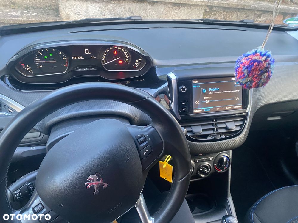Peugeot 208 - 1