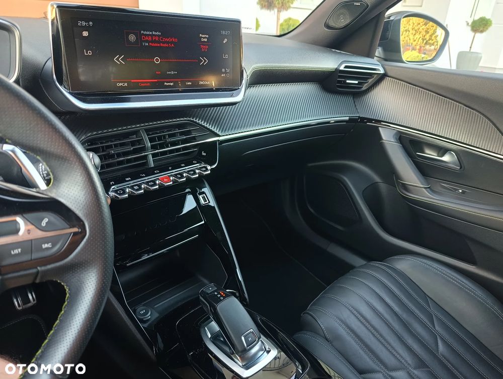 Peugeot 2008 PureTech 130 EAT8 GT Exclusive - 21