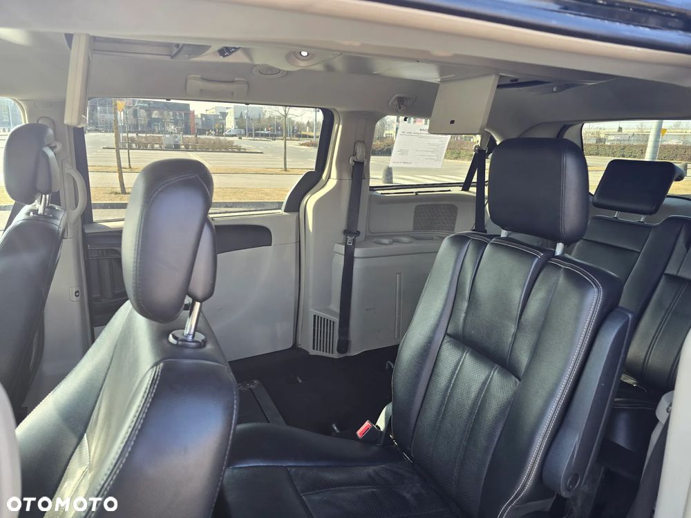 Chrysler Town & Country 3.6 Limited - 9