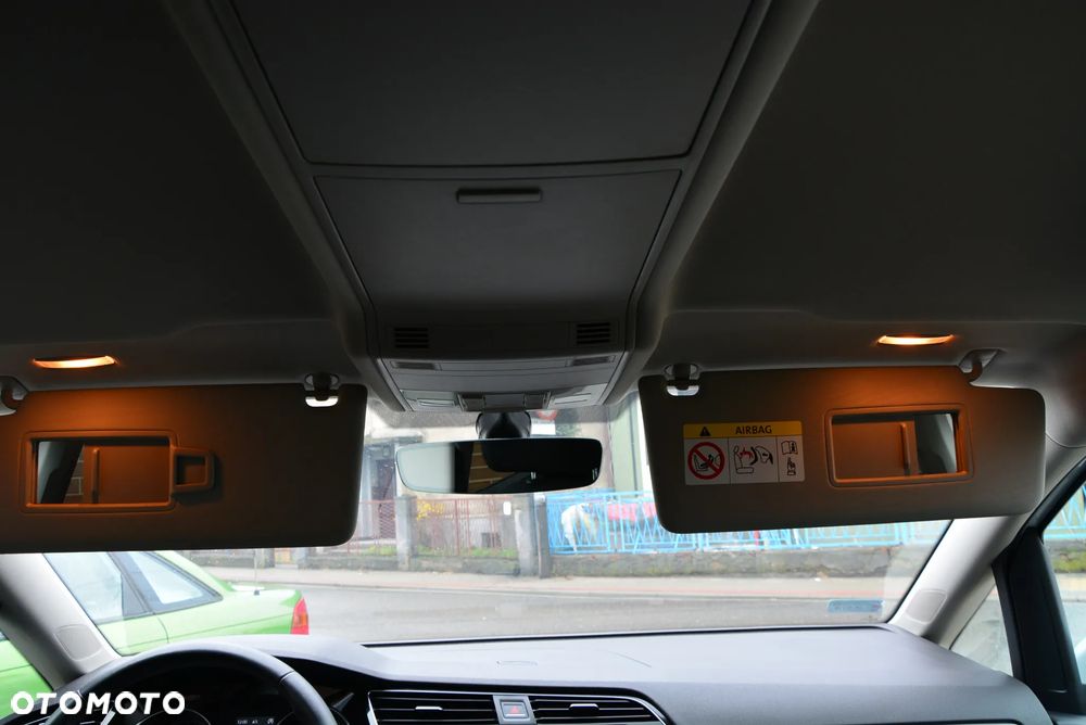 Volkswagen Touran - 27