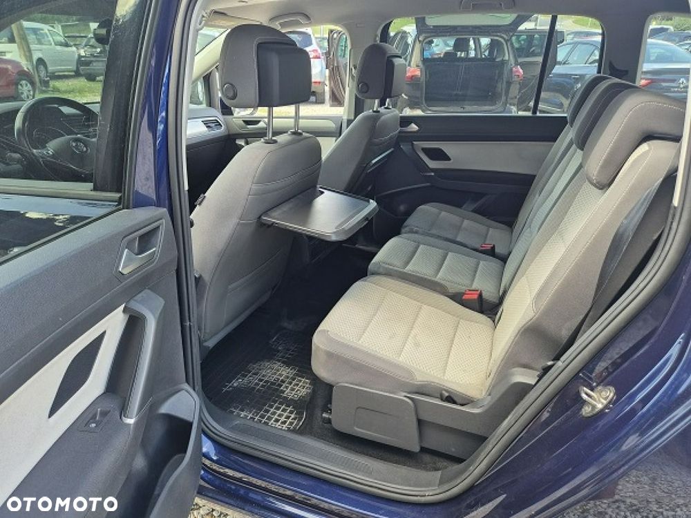Volkswagen Touran - 20