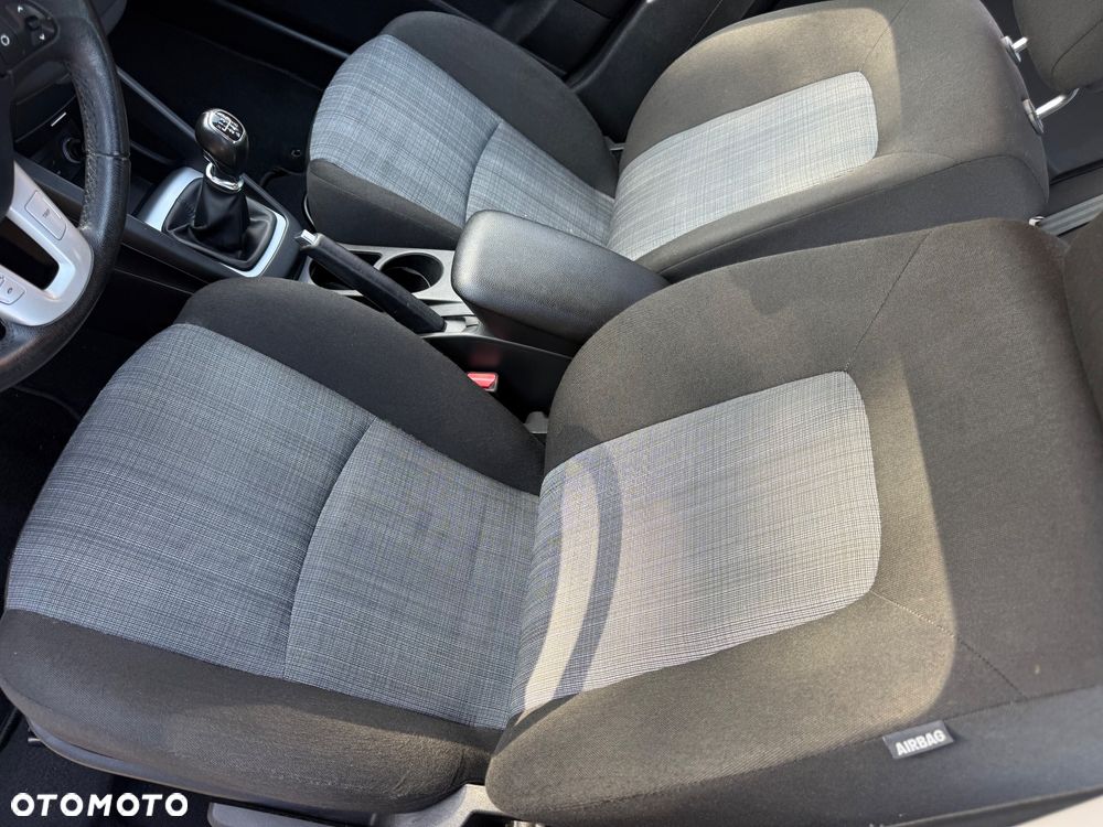 Kia Ceed - 11