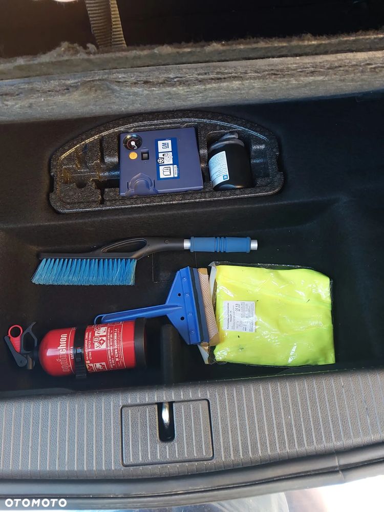 Opel Astra IV 1.7 CDTI Cosmo - 12