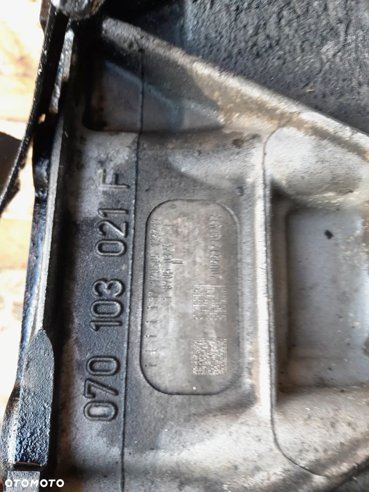 Blok silnika VW T5 2.5 TDI AXG - 2