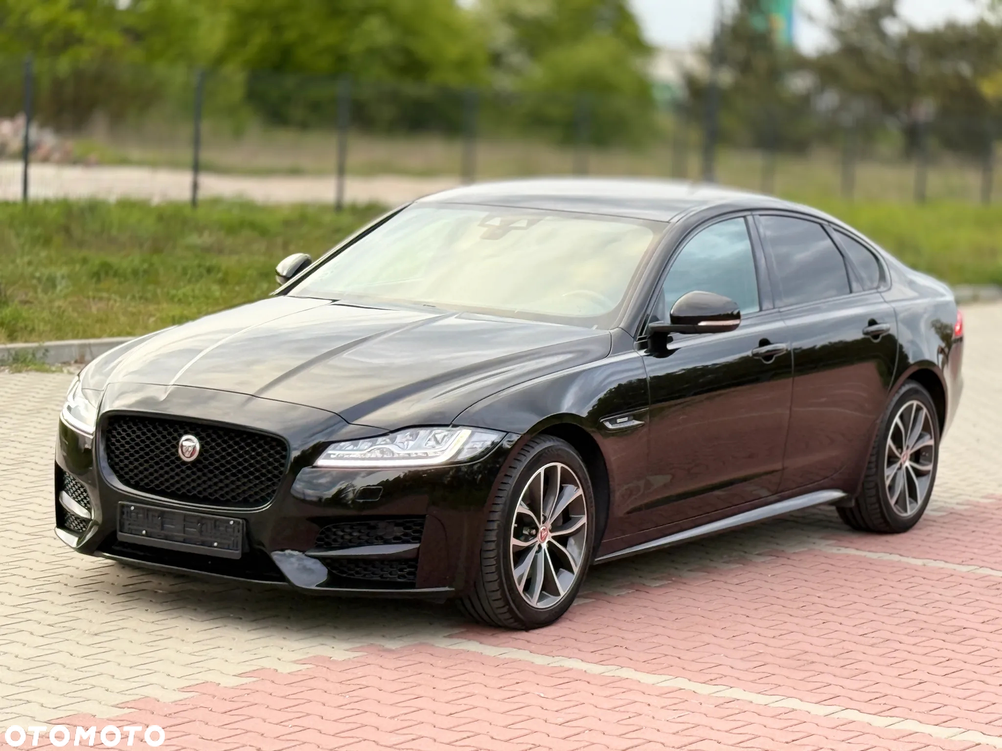 Jaguar XF 2.0 i4D R-Sport - 4