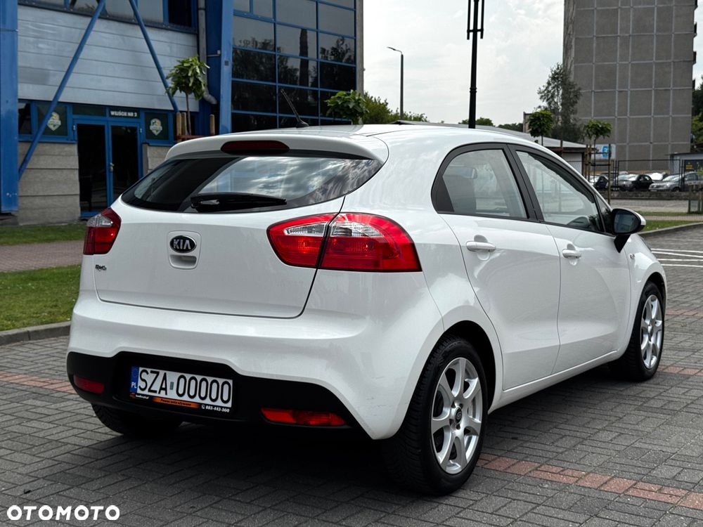 Kia Rio 1.4 L - 5