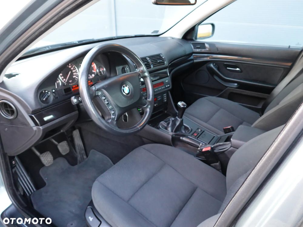 BMW Seria 5 525d - 11
