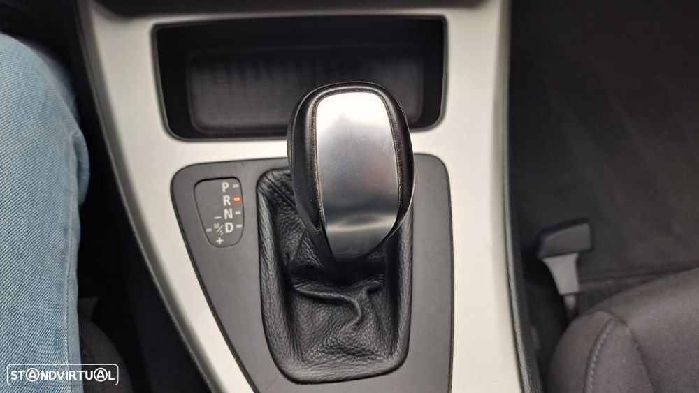 BMW 320 d Touring LifeStyle Auto - 38