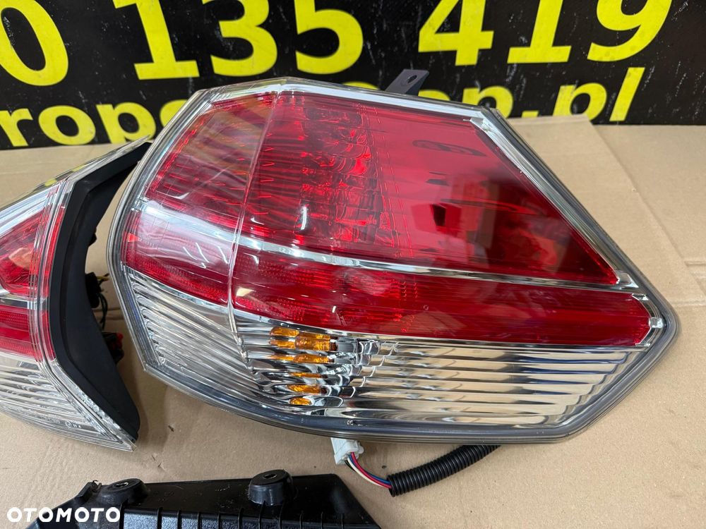 NISSAN X-TRAIL III T32 13-17 LAMPA PRAWA TYLNA KAROSERYJNA i W KLAPĘ KOMPLET - 4