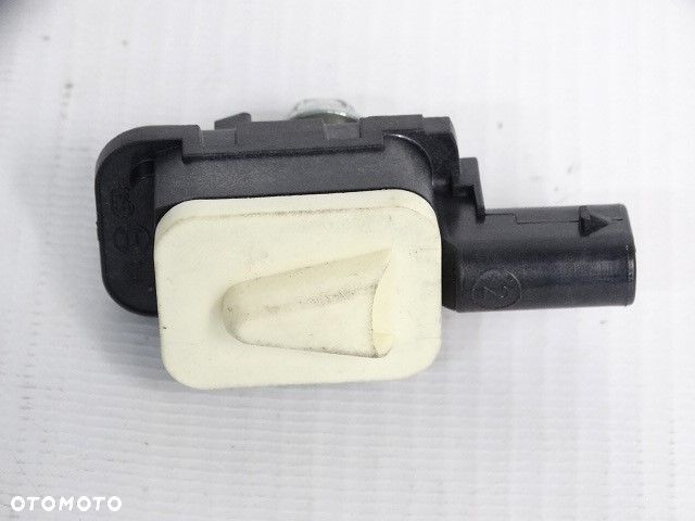 BMW  2 F22  3 F30  4 F32 F36  USA Czujnik Uderzenia Uderzeniowy Drzwi  65779217711 9217711   BMW 218d 218i 220d 220i 225d 228i 230i 320i 328d 328i 330i 335i 340i - 1