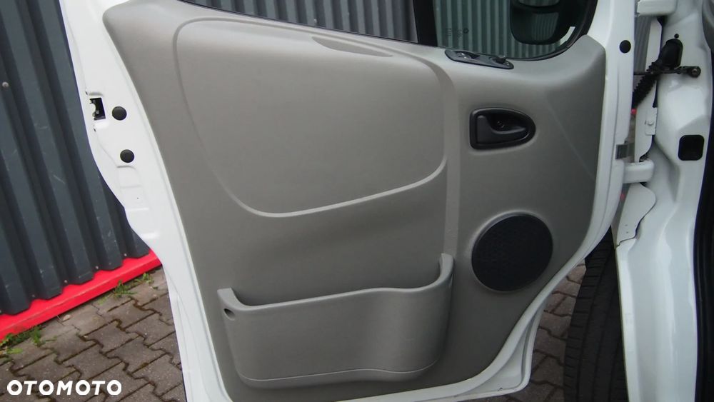 Opel Vivaro L2H1 2.9t - 20