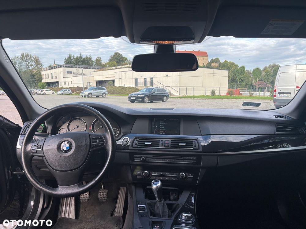 BMW Seria 5 520i - 11