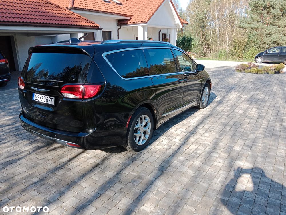 Chrysler Pacifica - 6