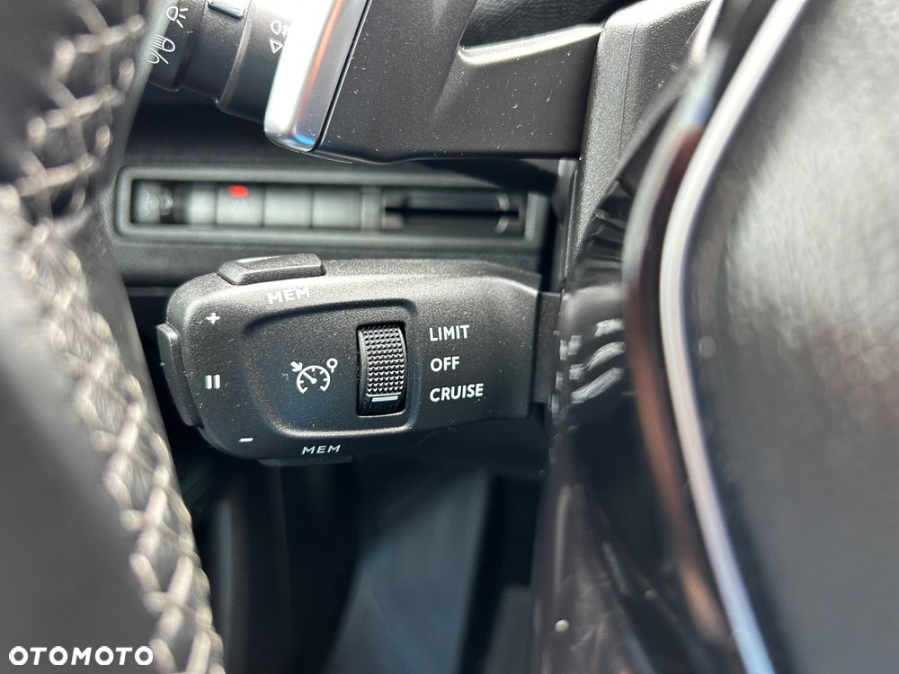 Peugeot 3008 1.2 PureTech Allure Pack S&S EAT8 - 28