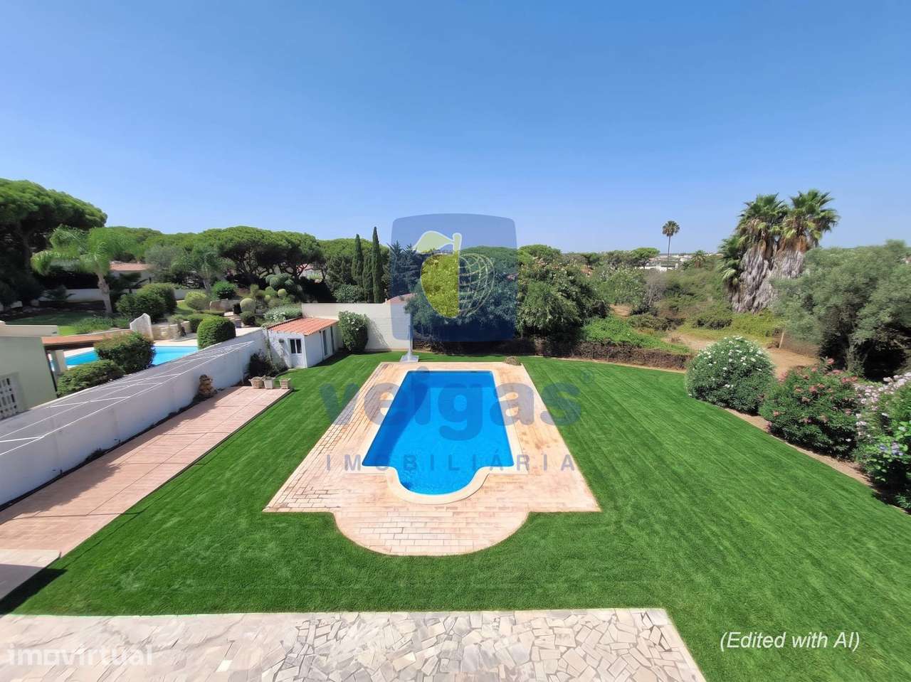 Moradia isolada T6 na Fonte Santa, Quarteira, com piscina e lote de 12 - Grande imagem: 2/60