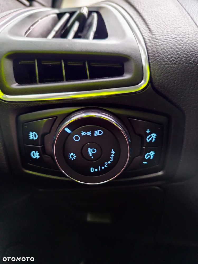 Ford Focus 1.0 EcoBoost Trend - 27