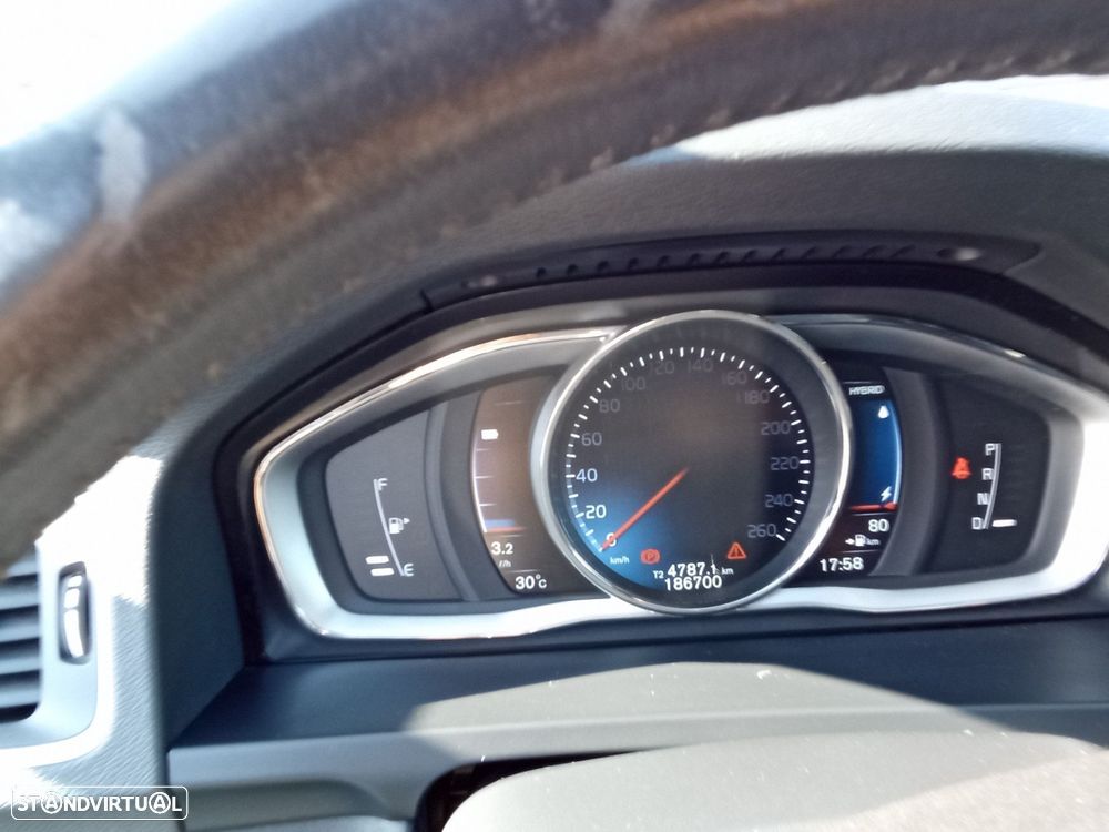 Volvo V60 2.4 D6 Momentum AWD Phev - 11