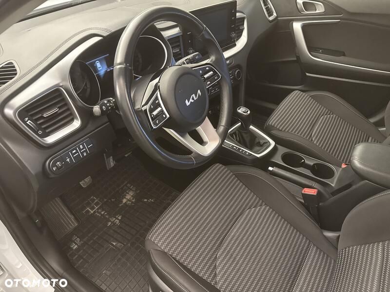 Kia Ceed 1.5 T-GDI M - 10