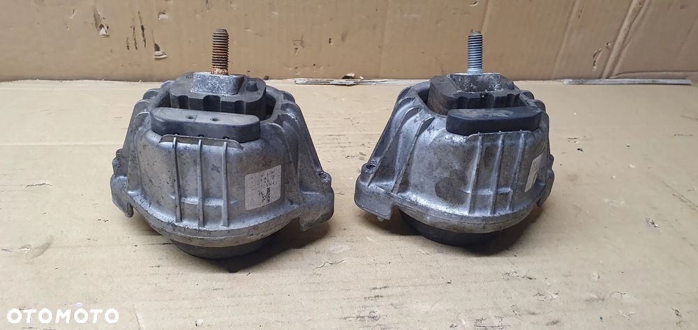 Łapa poduszka silnika prawa lewa BMW I E81 E87 2.0i 13981112 - 3