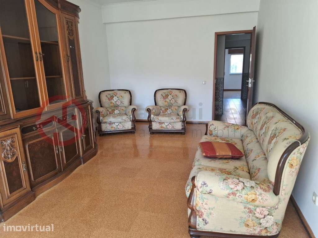 Apartamento T2 para arrendamento na Rua Francisco Andrade, Almada - Grande imagem: 2/13