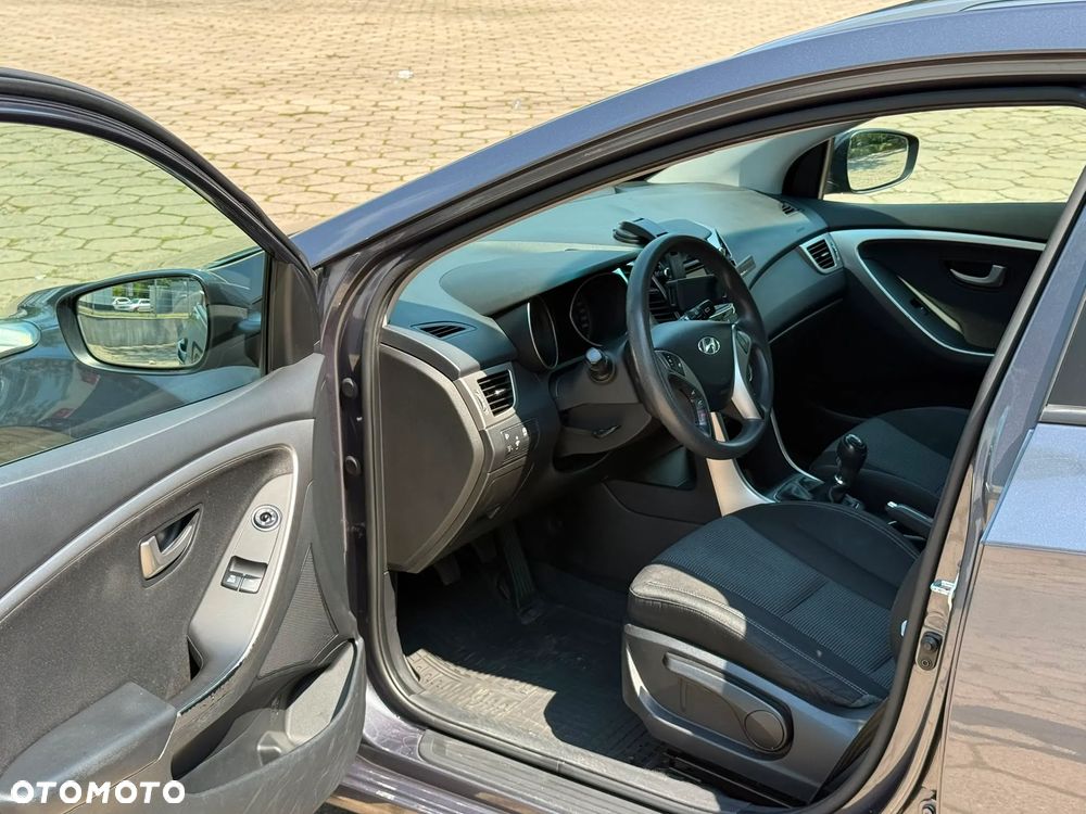 Hyundai i30 1.6 D Classic + - 15