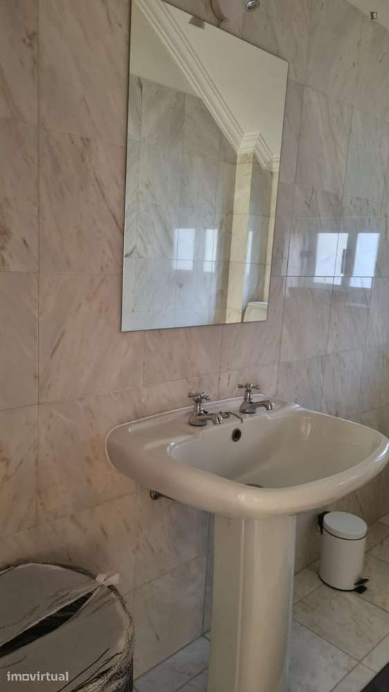 Quarto - localizado em Lisbon - Grande imagem: 5/26
