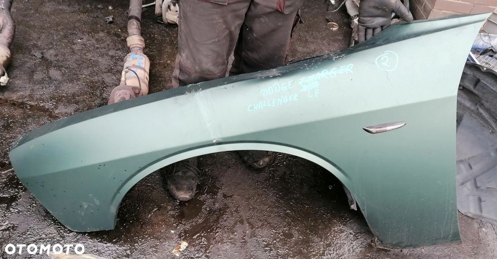 DODGE CHALLENGER 13r BŁOTNIK LEWY PRZÓD - 1