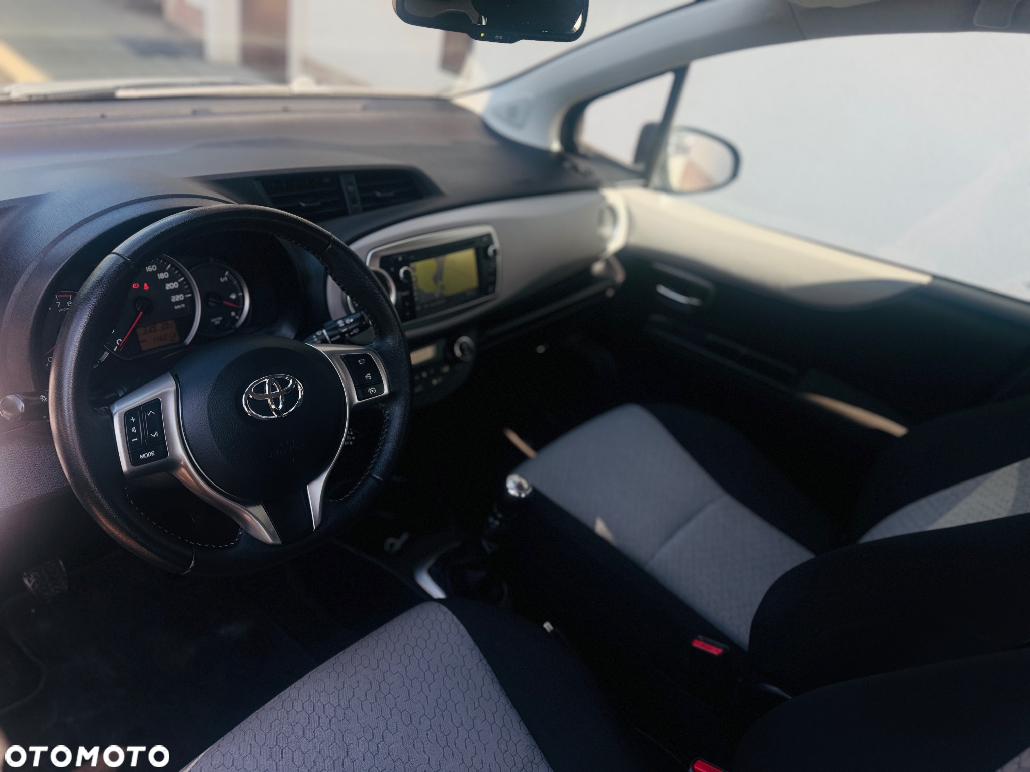 Toyota Yaris 1.33 VVT-i Executive - 12