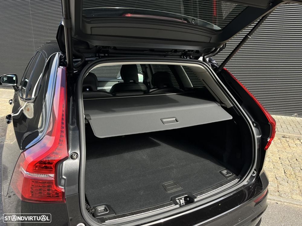 Volvo XC 60 2.0 T6 PHEV Plus Dark AWD - 16