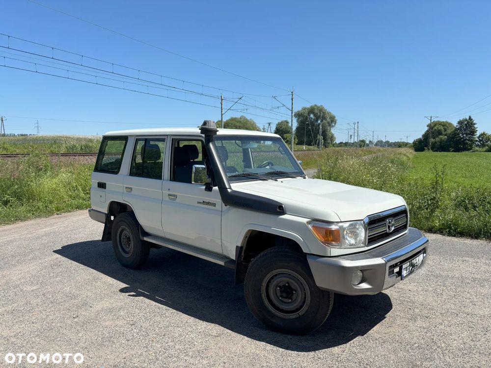 Toyota Land Cruiser - 3