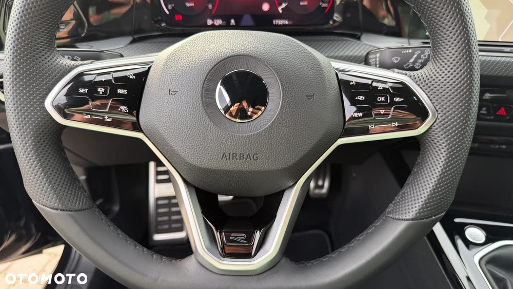 Volkswagen Golf 1.5 TSI OPF R-Line - 32