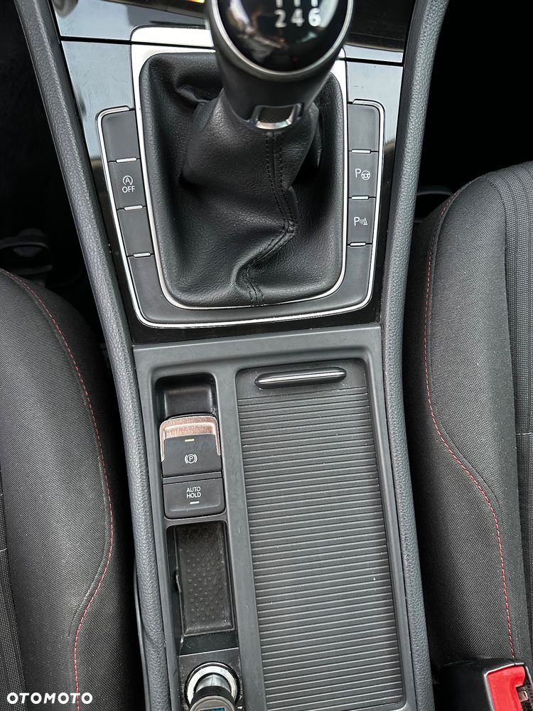 Volkswagen Golf 2.0 TDI Sound - 12