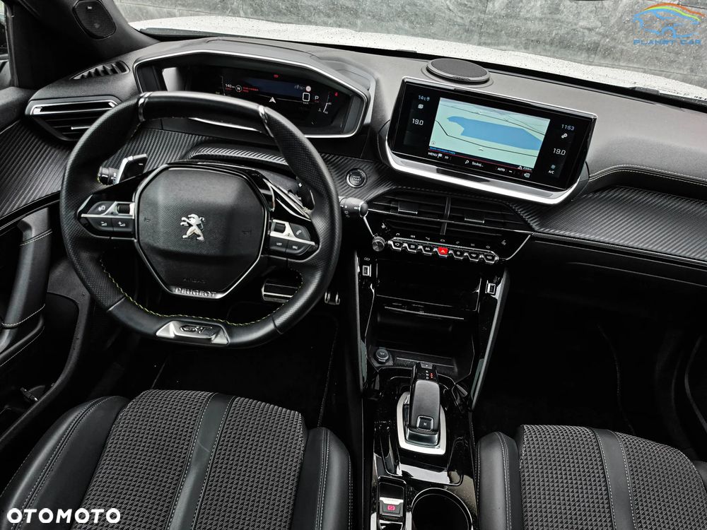 Peugeot 2008 PureTech 130 EAT8 GT - 19